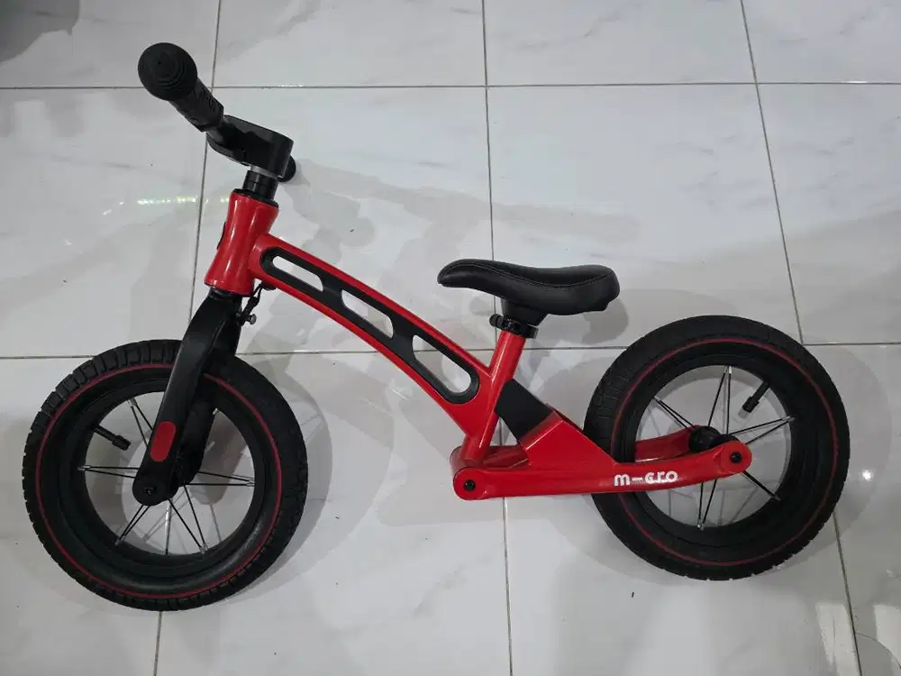 Preloved Micro Kids Balance Bike Deluxe Red