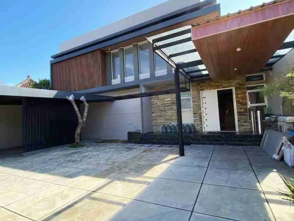 Rumah Mewah Modern Cantik Tepi Jalan Utama Turun Harga (Iy)