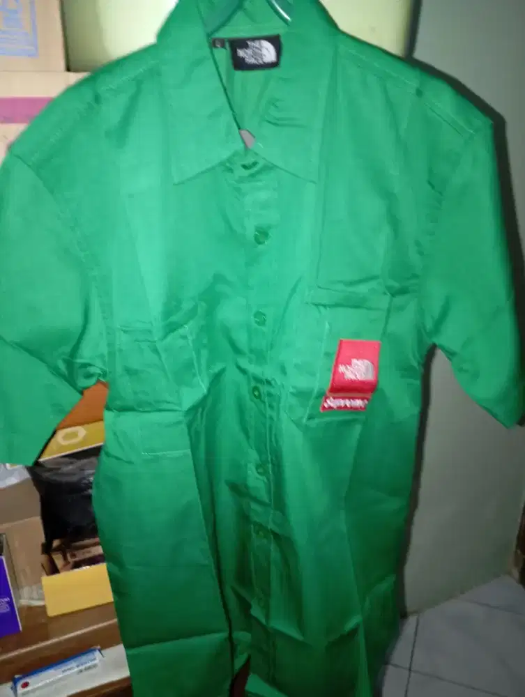 KEMEJA TNF ORI SIZE M WARNA HIJAU