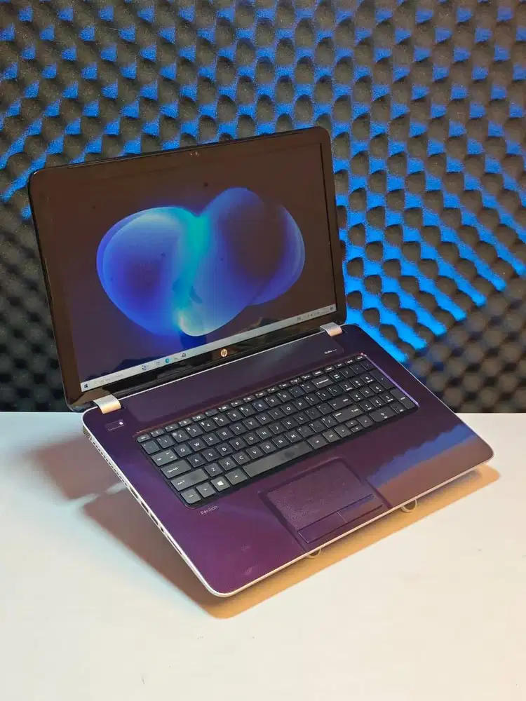 HP PAVILION 17 AMD A4, RAM 8, SSD 12