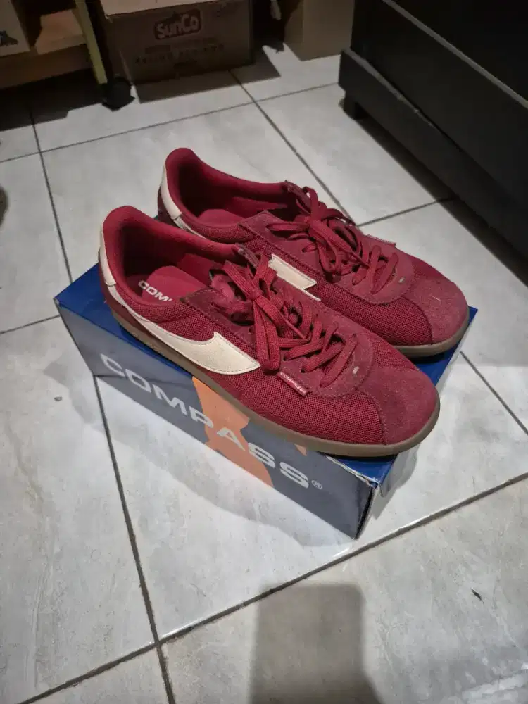 sepatu compass tribune red gum size 45