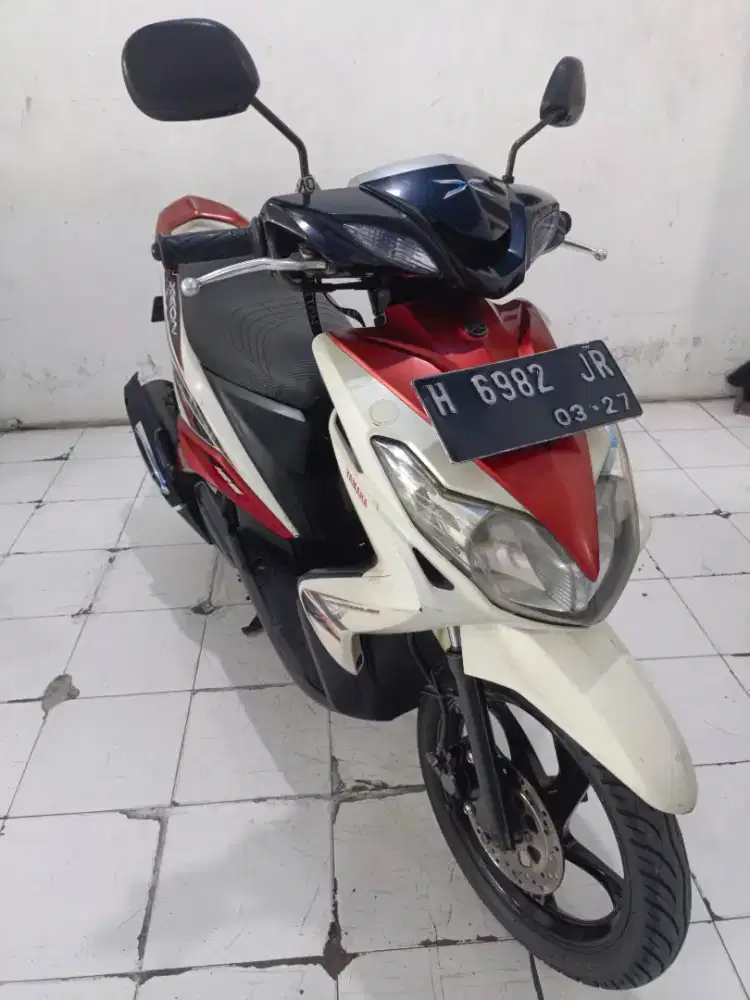 Xeon thn 2012 putih