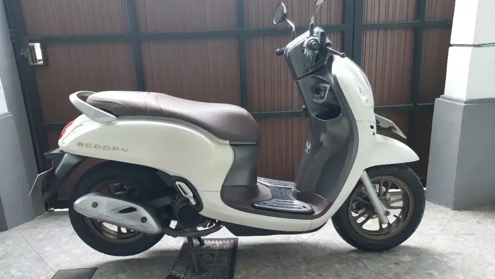 Honda Scoopy Putih Tahun 2023