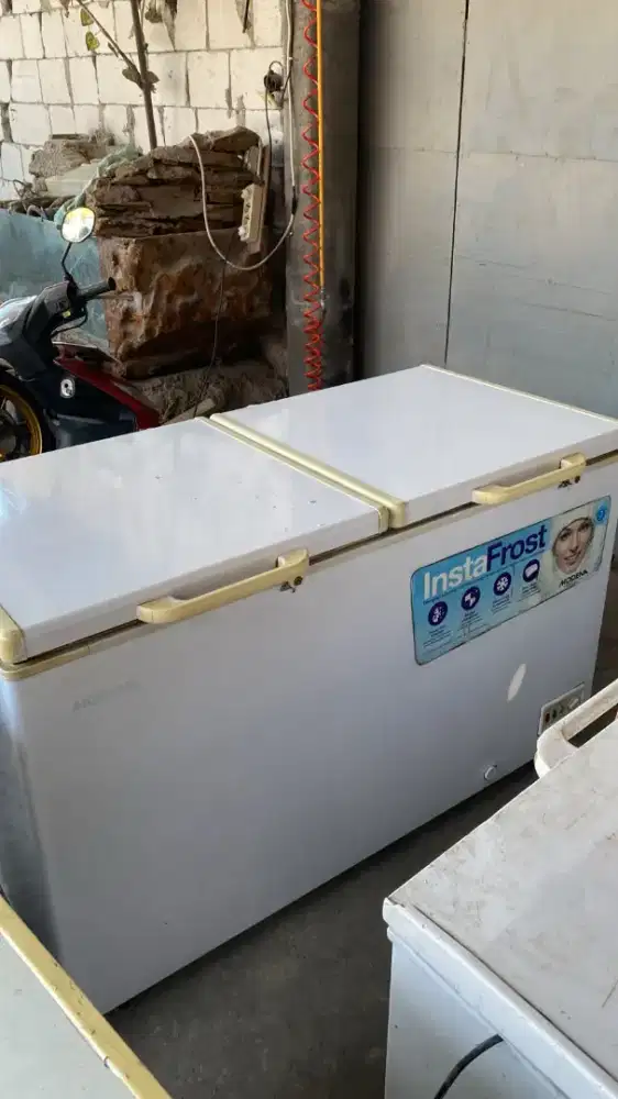 Freezer box bekas 500 liter Frezer box Modena second