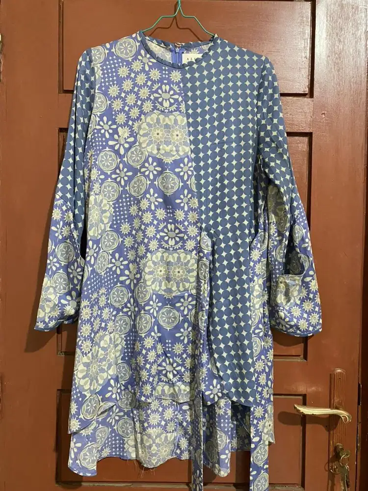 PRELOVED Blus Aleia
