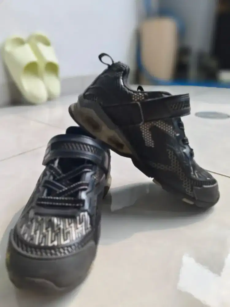 Sepatu Skechers - Tuff Tech kids