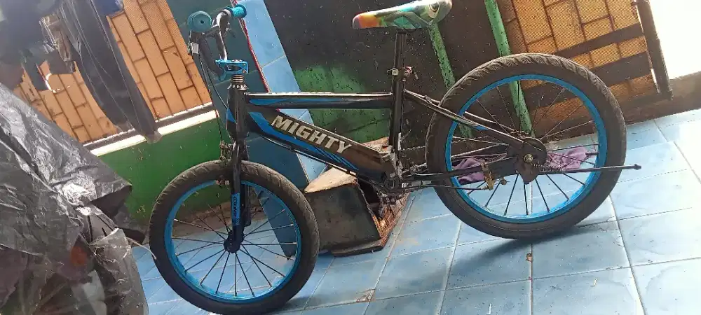 Sepeda BMX UK 18