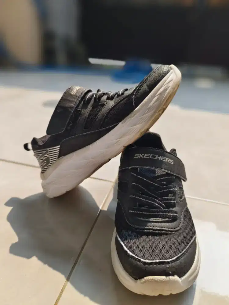 Sepatu Skecher untuk Sekolah anak