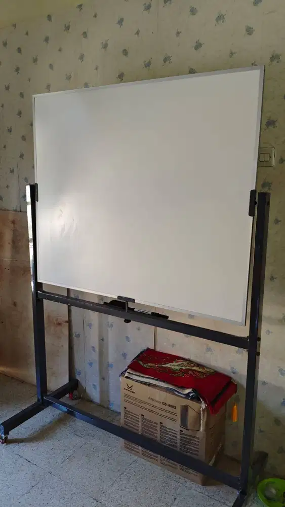 Whiteboard 100cm x 120cm