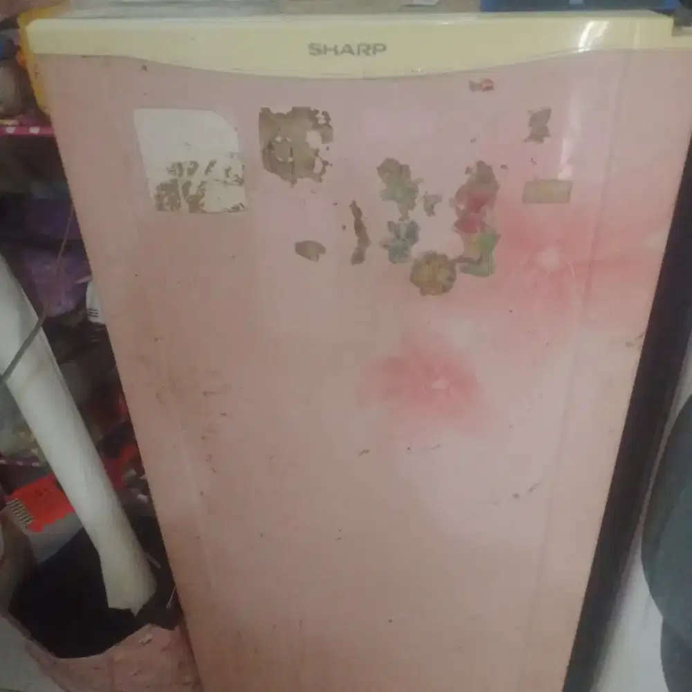 Di jual kulkas merk Sharp masih dingin full
