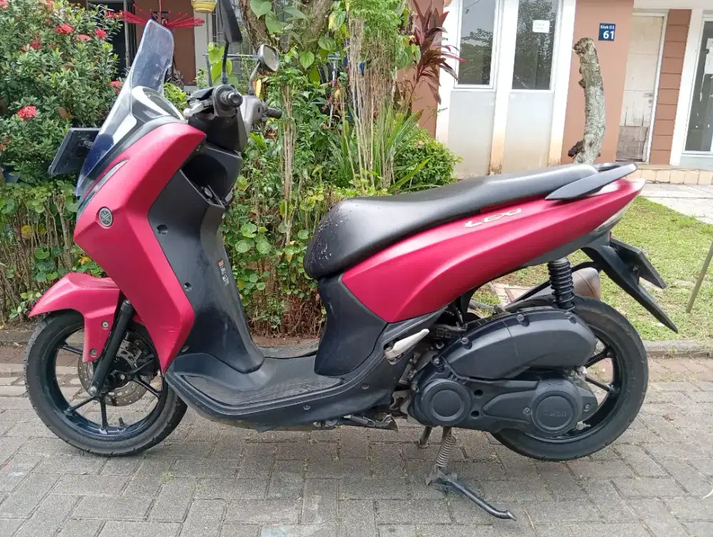 Yamaha Lexi 125 merah