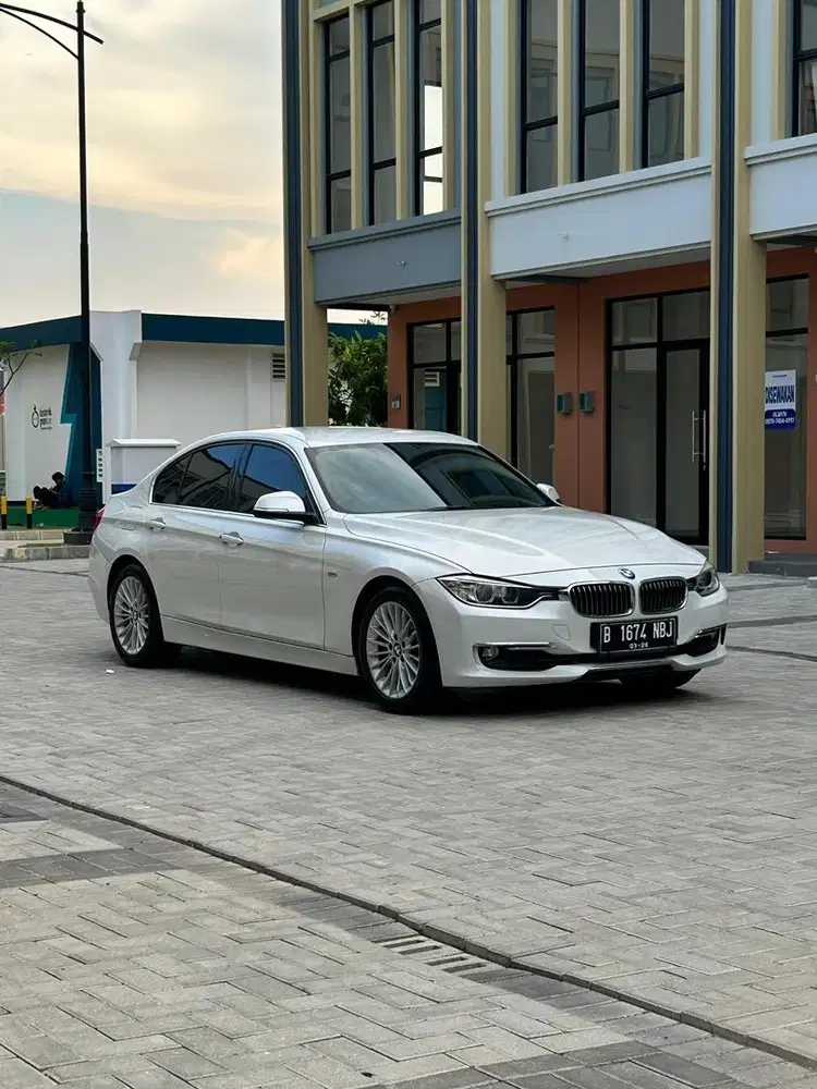 BMW 320i F30 Luxury 2014 - Genap - Automatic - BMW 320i Luxury 2014