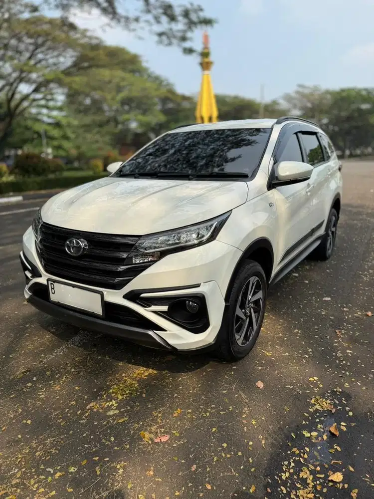 Toyota Rush GR A/T Putih [Harga Cash]