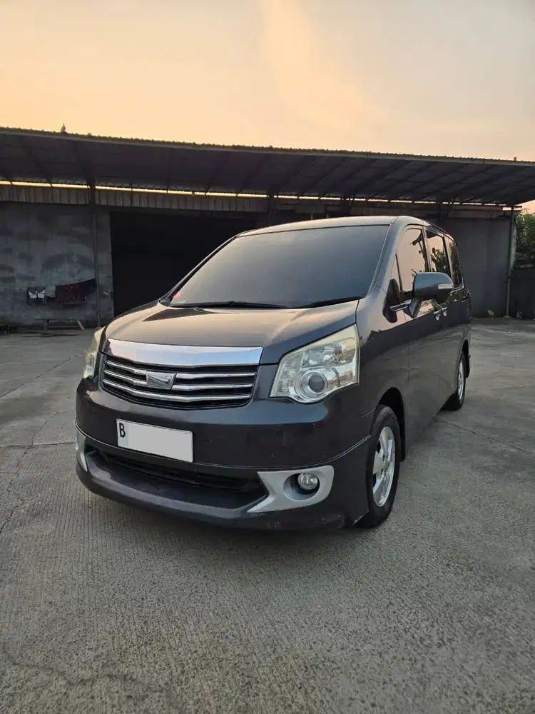 Toyota NAV1 Pmk 2014 Abu-Abu Good ConditioN TDP Hanya 7Jt