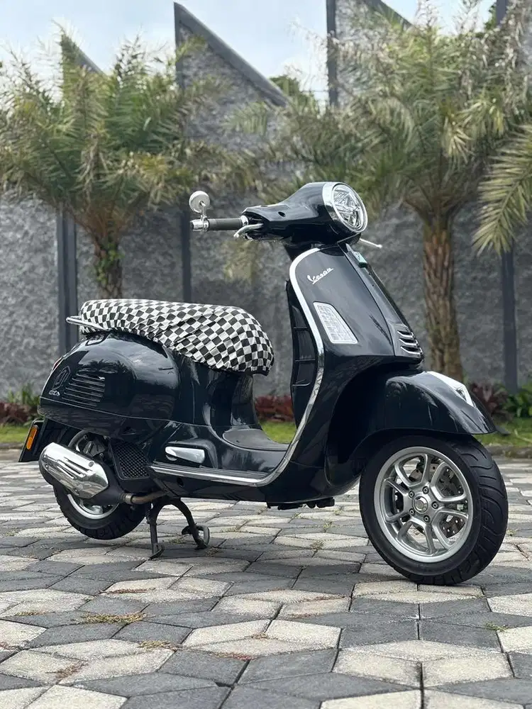 Vespa GTS 150 Classic 2023 Hitam Metalik Keyless Koko Motor