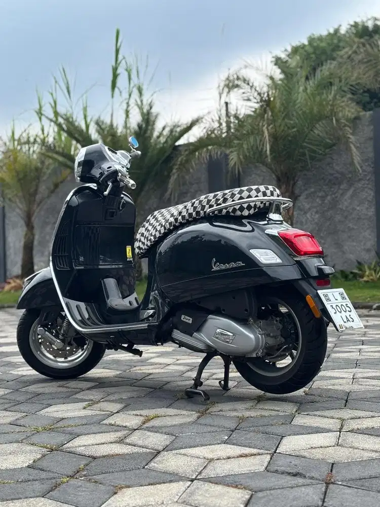 Vespa GTS 150 Classic Keyless thn 2024 Hitam Metalik Koko Motor