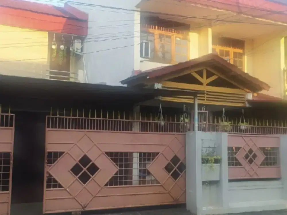 Rumah 2 Lantai Bagus Komplek Keuangan