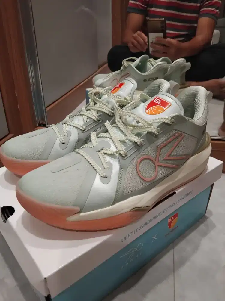 KANKY KINETIC BASKETBALL SHOES