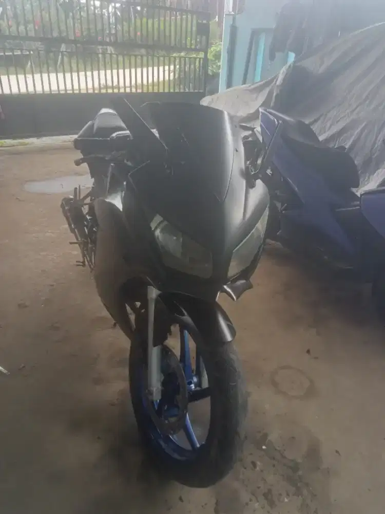 Jual cepat motor CBR k45 150cc warna hitam