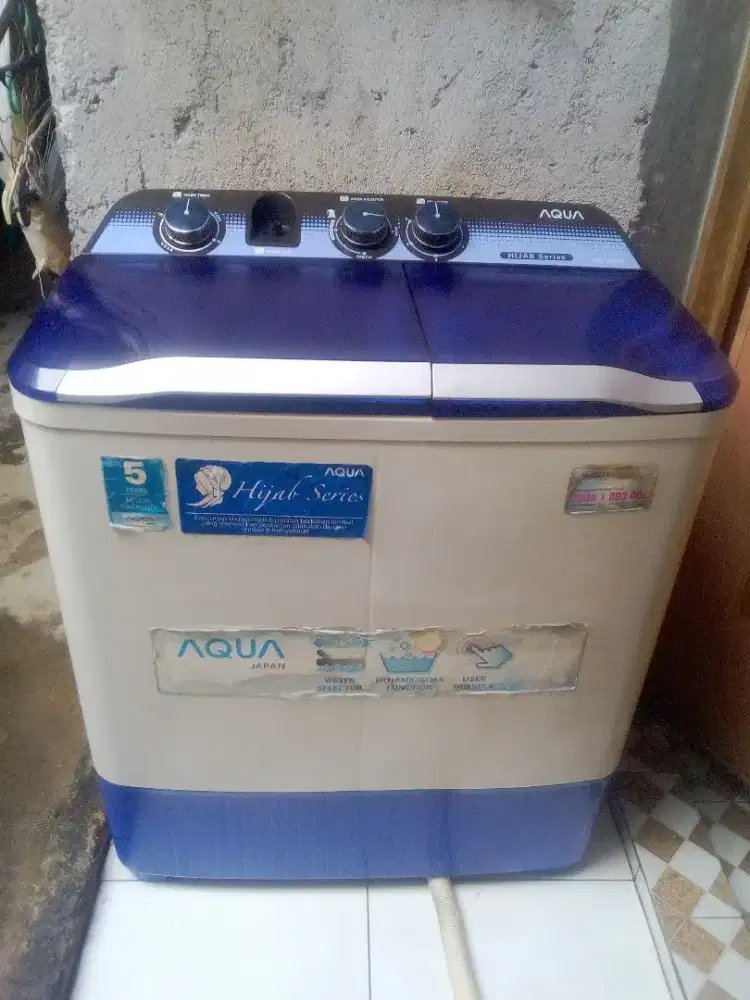 Mesin cuci Aqua