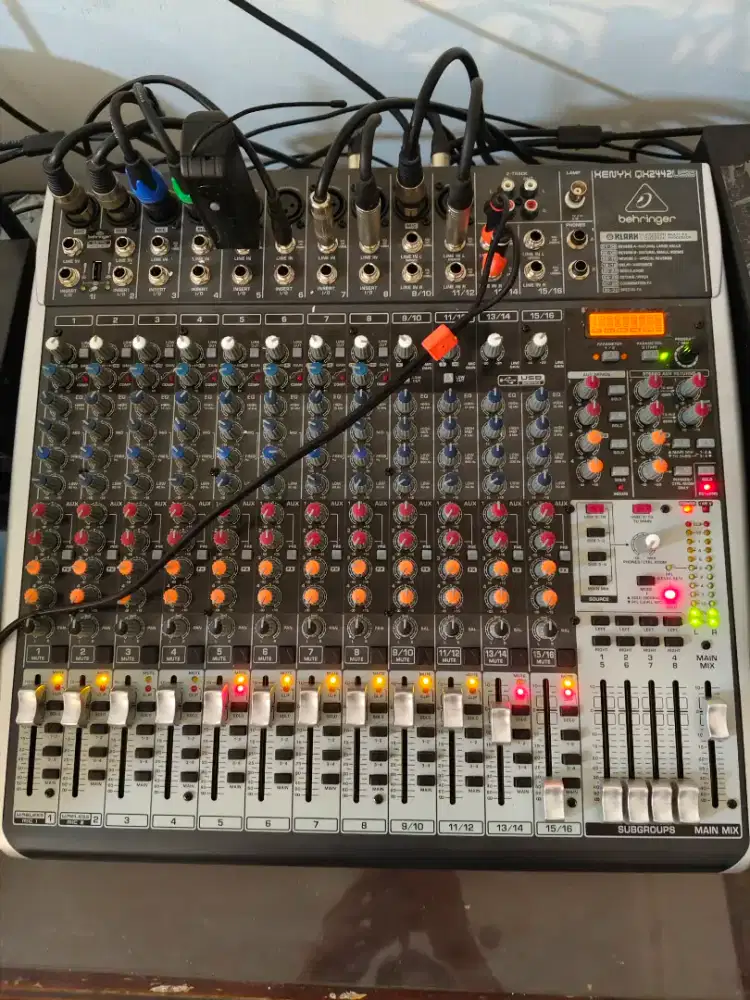 Mixer Behringer Xenyx QX2442USB