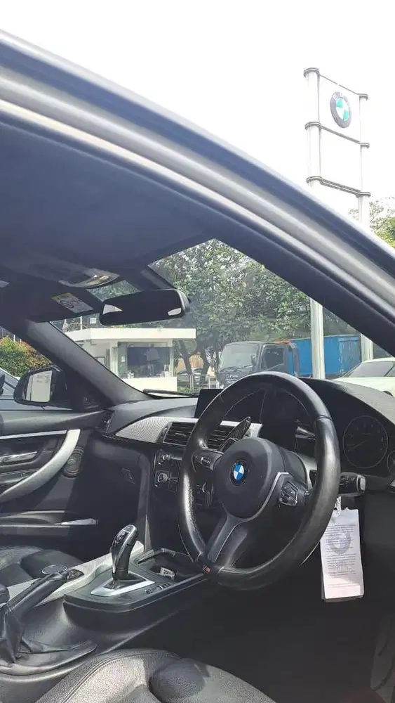 BMW 330i tahun 2016 (NIK 2017)