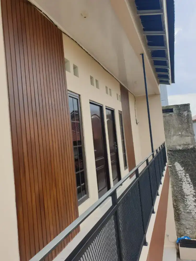 Rumah kontrakan 1 kamar dekat stasiun LRT dan terminal kp rambutan