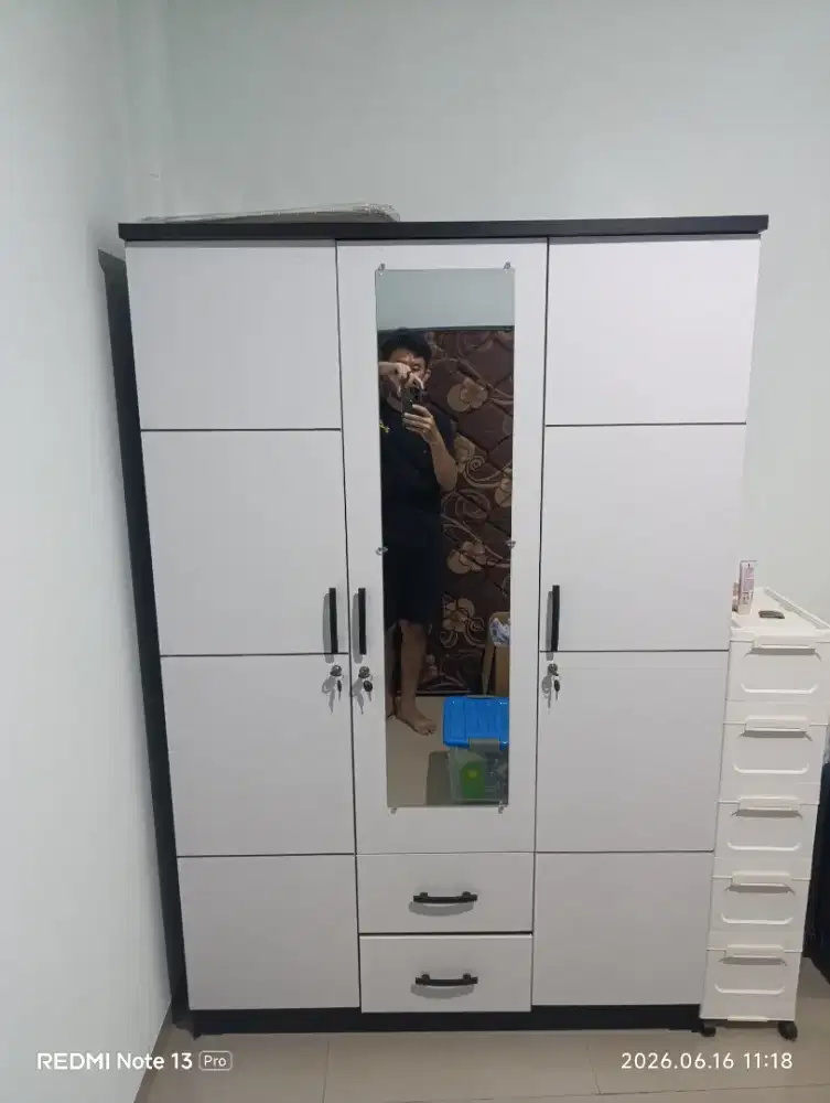 Jual lemari baju 3 pintu kondisi istimewa