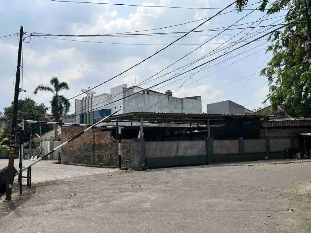 Disewakan Ruang Usaha 1 Lantai Di Pinggir Komplek Perumahan Duren Sawit, Jakarta Timur