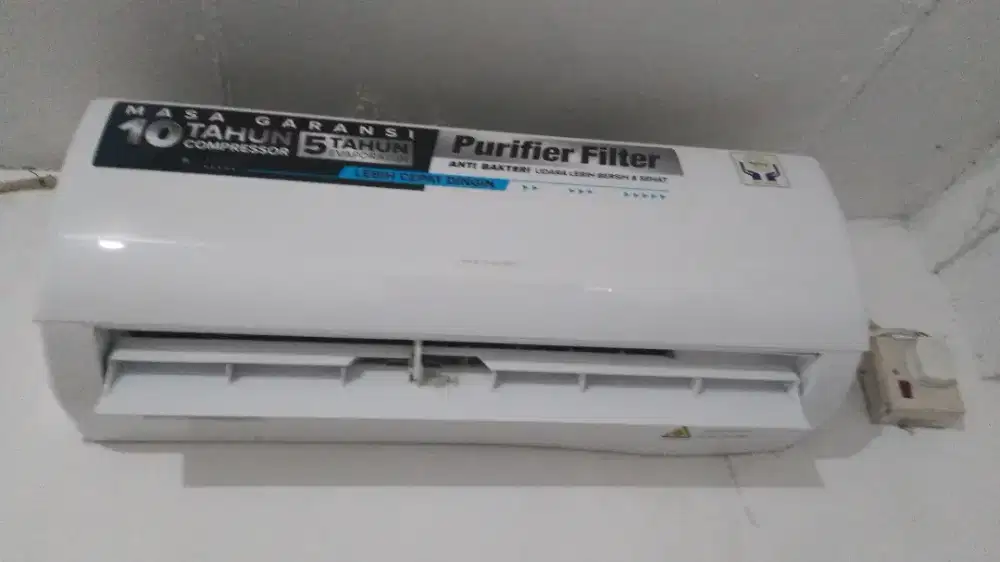 Dijual AC 1/2PK merk AKARI kondisi normal no remot