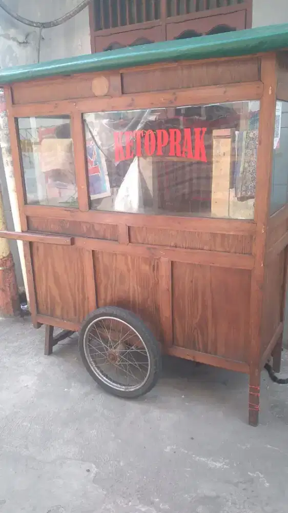 Gerobak bekas jualan ketoprak