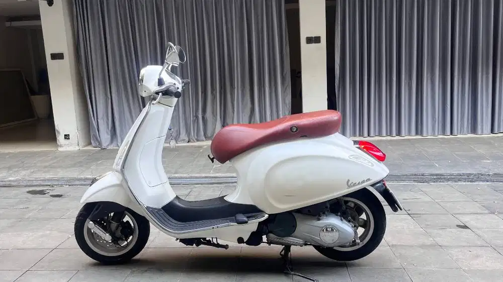DIJUAL CEPAT! Vespa Primavera 150 3V i.e 2014 Putih – Siap Pakai