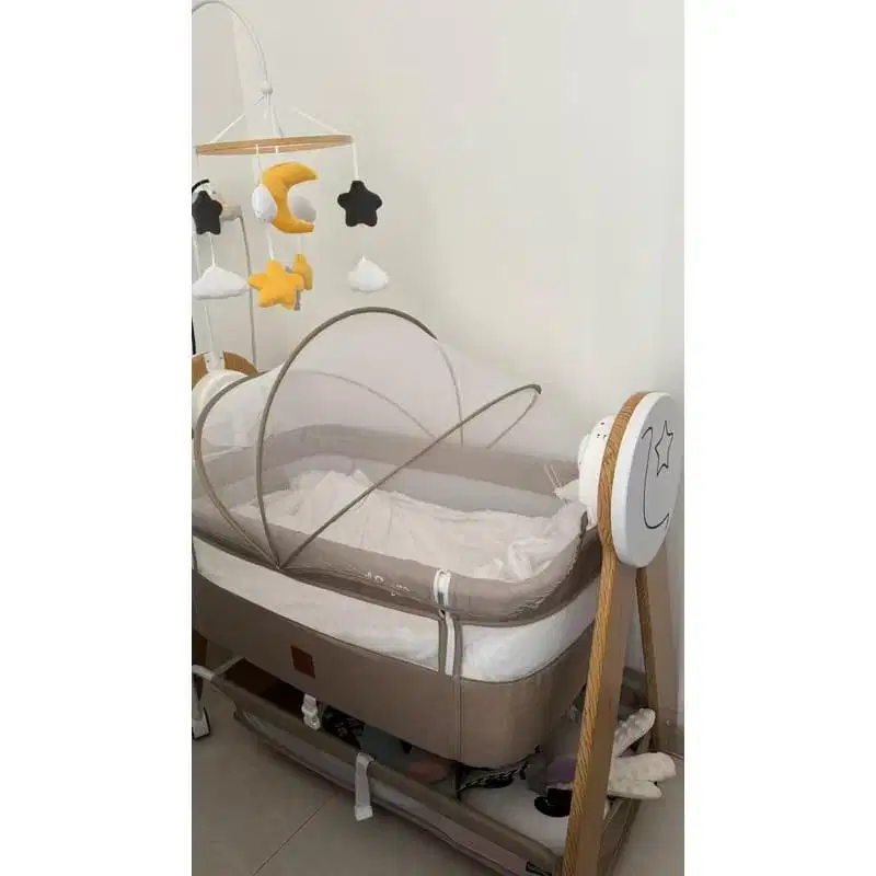 Tempat tidur bayi