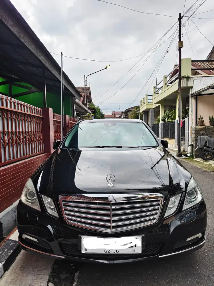 Mercedes-Benz E300 2010 Bensin