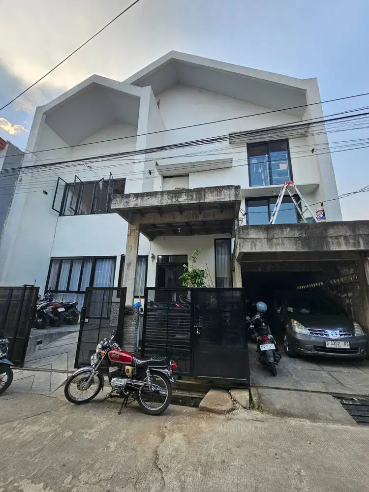 Rumah 2,5 lantai Luas (hook) istimewa Bojongsoang GBA 1 Griya Bandung
