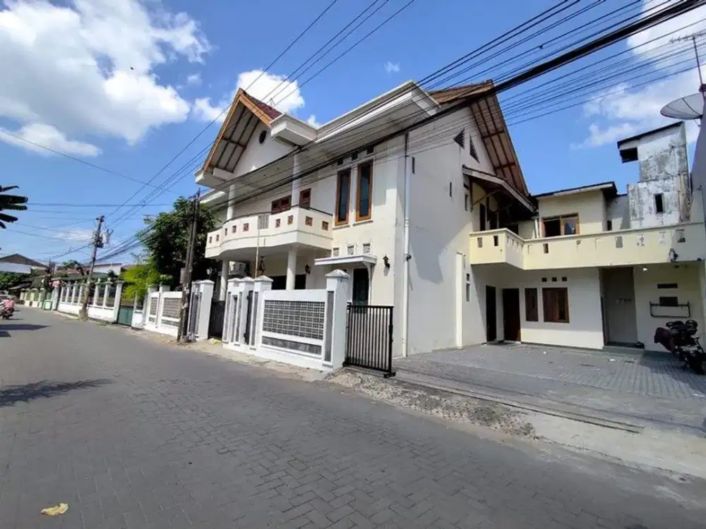 DISEWAKAN Rumah Mewah 2 Lantai di Sariharjo, Ngaglik Strategis Dekat Jakal KM 6