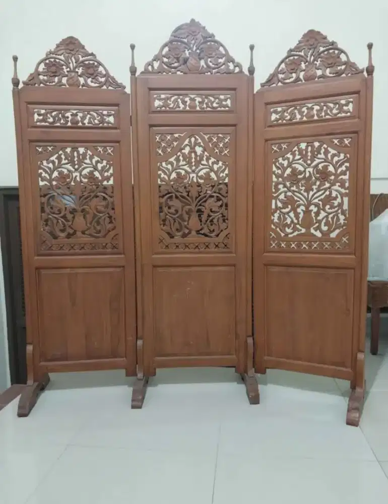 Pembatas ruangan jati