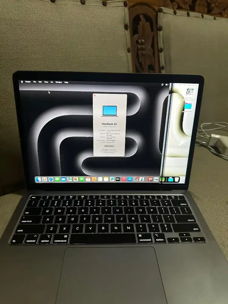 Macbook 2020 core i3