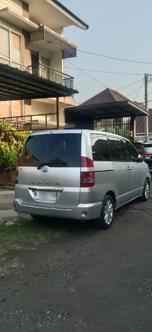 Toyota Noah 2004 Bensin