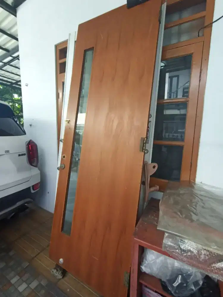 Pintu Second kokoh