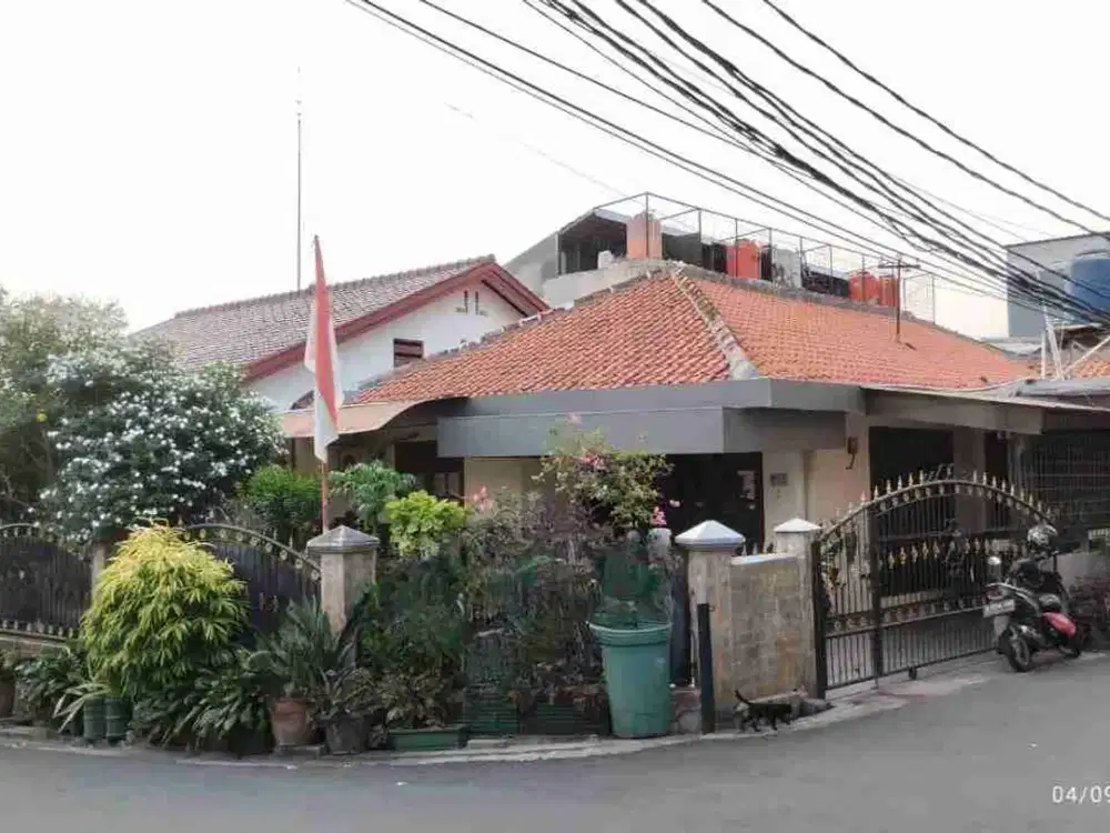 Rumah Hook SHM 216m² di Ulujami Pesanggrahan Jakarta Selatan Dekat Tol JORR