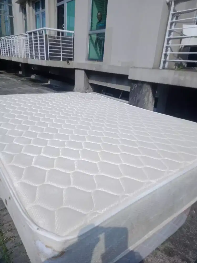 Kasur / tempat tidur springbed
