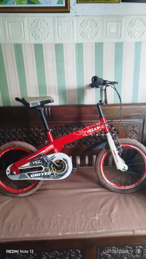 Sepeda anka united original merah ferarri
