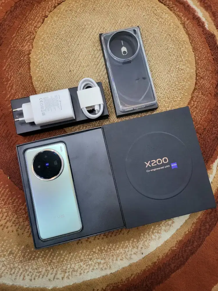 VIVO X200 12/256GB LIKE NEW
