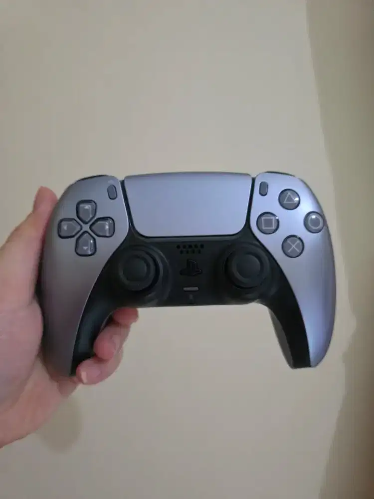 DualSense PS5 Sterling Silver