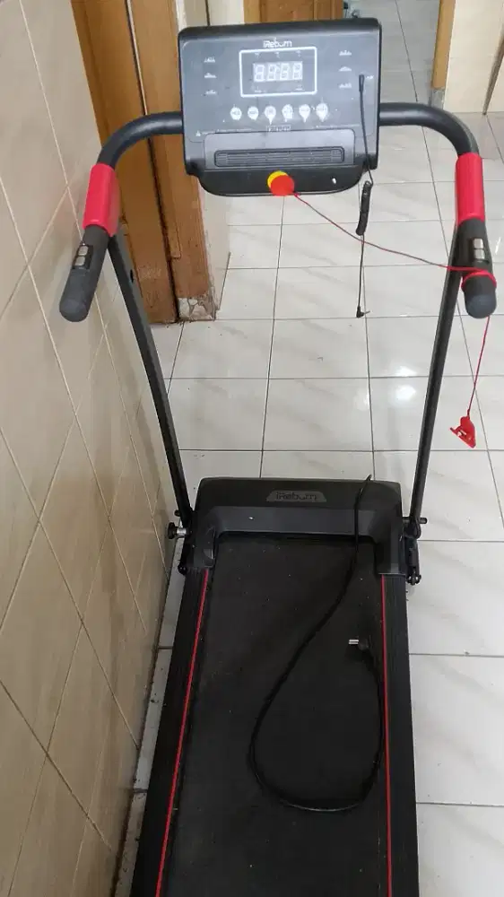 Alat treadmill olahraga