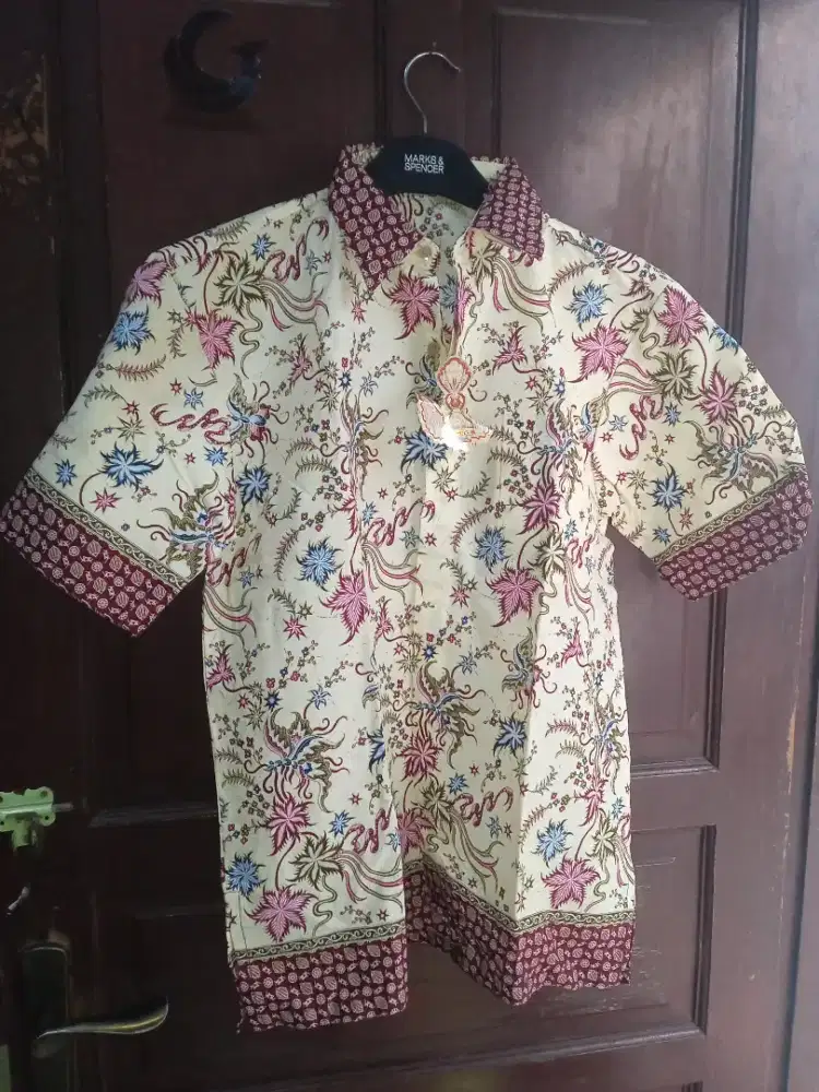 Kemeja batik dewasa size M masih bagus kaya baru