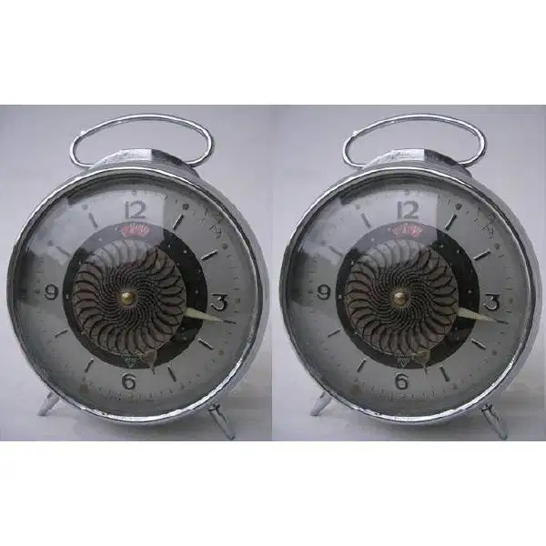 2Pcs Vintage  Diamond  Jam meja / wekker era 60 - 70'an