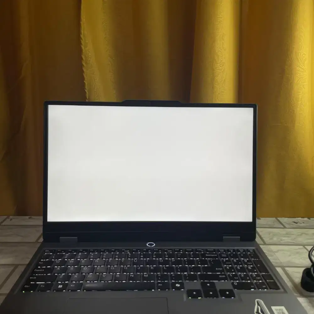 JUAL LAPTOP SECOND (PERSONAL USE) LENOVO LOQ 15IRX9 i5-13 RTX 3050