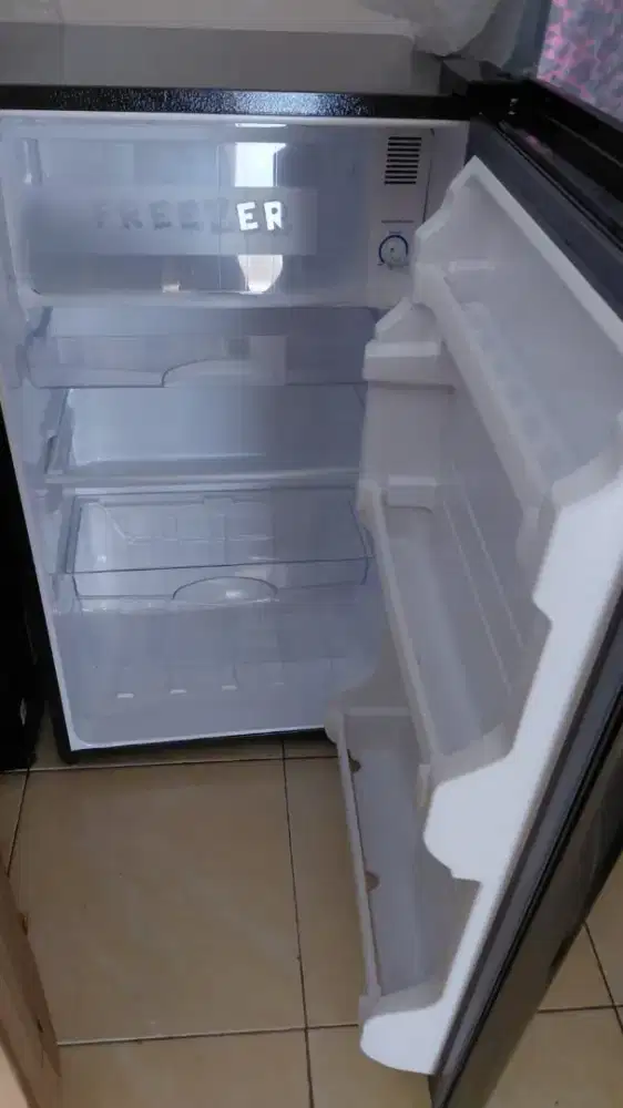 Kulkas sharp.kiraei 1pintu bagus ori